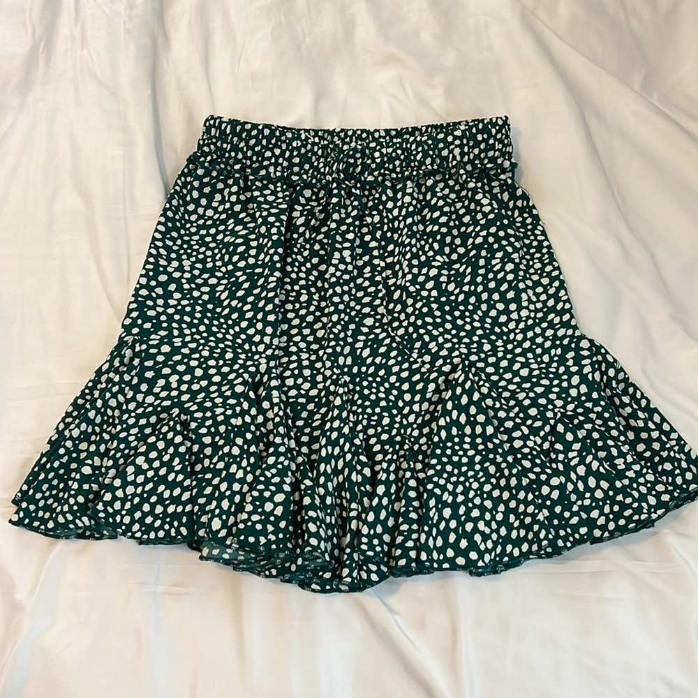 Green and white skirt, size small